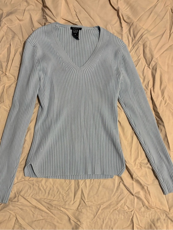 GAP Sweaters - Gap v-neck fitted sweater